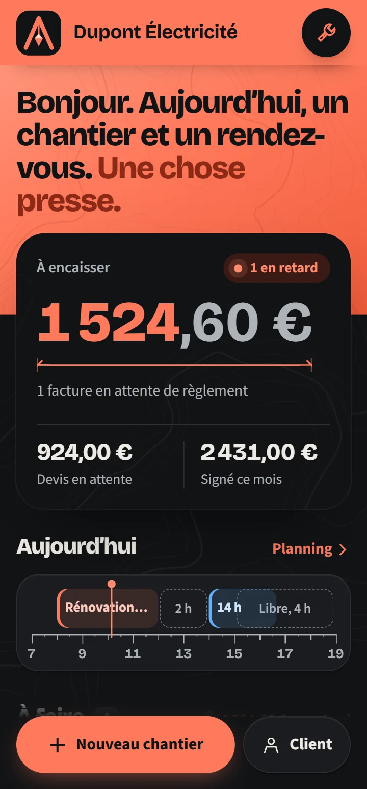 L’accueil en rouge brique.